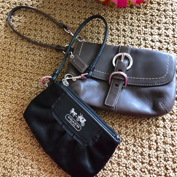 Bundle of 2 Coach Clutches/Wristlets - Picture 2 of 5